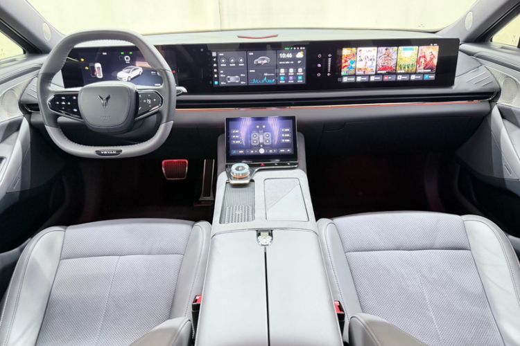 Used VOYAH PASSION 2024 PHEV Four-Wheel Drive Ultra-Long Range Flagship Model Interior 2