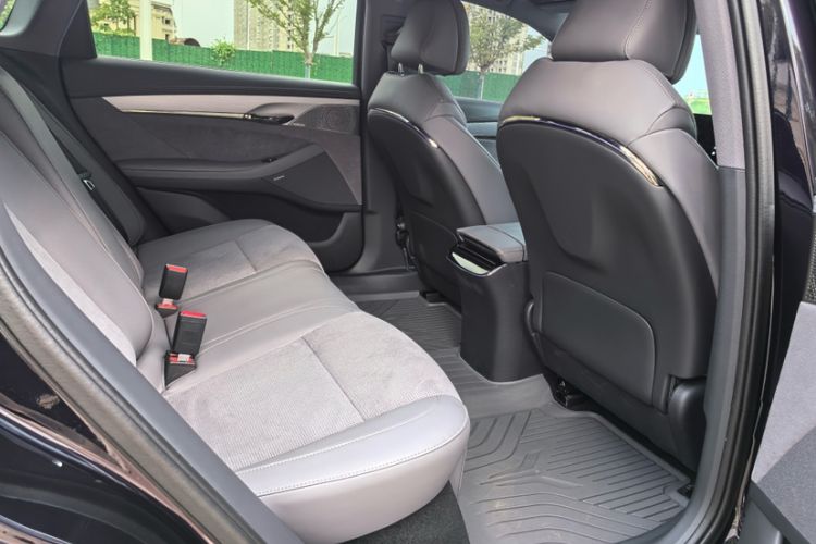 Used VOYAH PASSION 2024 PHEV Four-Wheel Drive Ultra-Long Range Flagship Model Interior 2