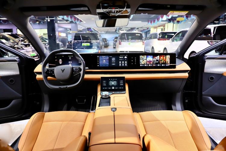 Used VOYAH PASSION 2024 PHEV Four-Wheel Drive Ultra-Long Range Executive Edition Interior 2
