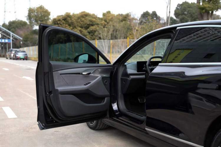 Used VOYAH PASSION 2024 PHEV Four-Wheel Drive Ultra-Long Range Flagship Model Interior 2
