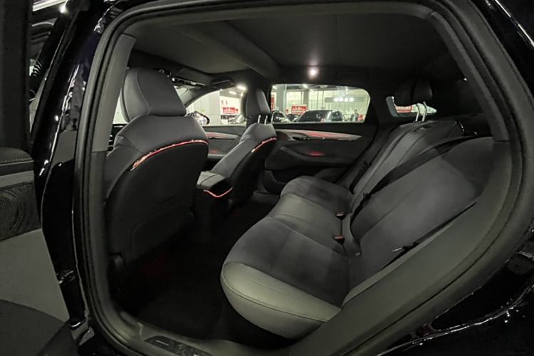 Used VOYAH PASSION 2024 PHEV Four-Wheel Drive Ultra-Long Range Executive Edition Interior 3