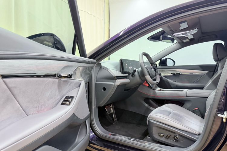 Used VOYAH PASSION 2024 PHEV Four-Wheel Drive Ultra-Long Range Flagship Model Interior 3