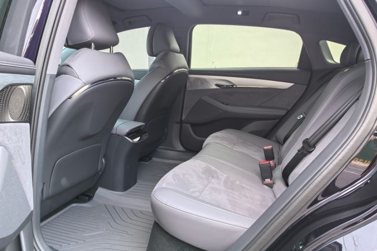 Used VOYAH PASSION 2024 PHEV Four-Wheel Drive Ultra-Long Range Flagship Model Interior 3