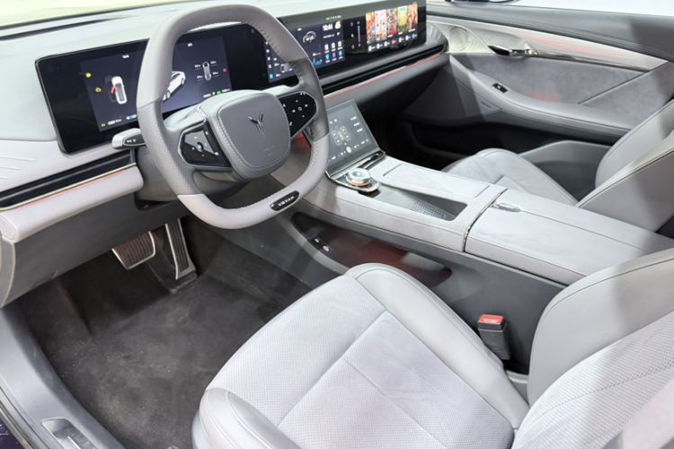 Used VOYAH PASSION 2024 PHEV Four-Wheel Drive Ultra-Long Range Flagship Model Interior 3