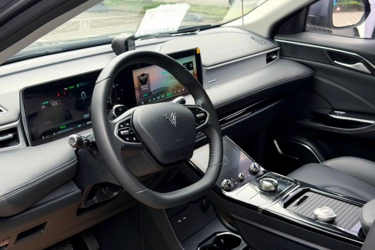 Used VOYAH PASSION 2024 PHEV Four-Wheel Drive Ultra-Long Range Flagship Model Interior 3