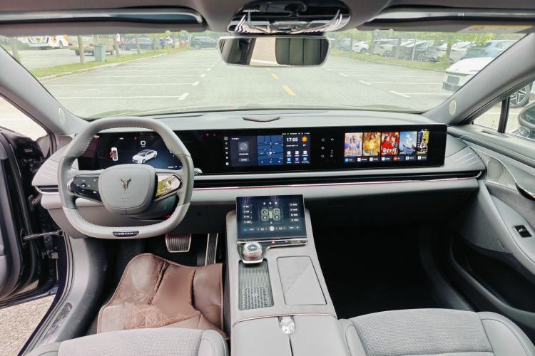 Used VOYAH PASSION 2024 PHEV Four-Wheel Drive Ultra-Long Range Flagship Model Interior 3