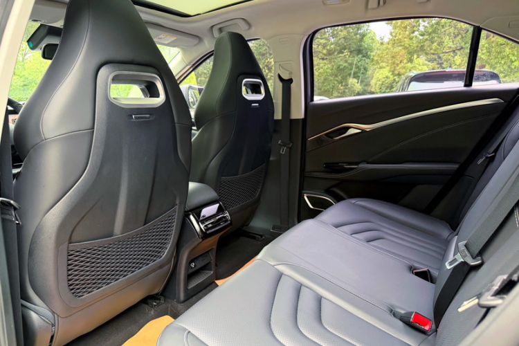 Used VOYAH PASSION 2024 PHEV Four-Wheel Drive Ultra-Long Range Flagship Model Interior 4