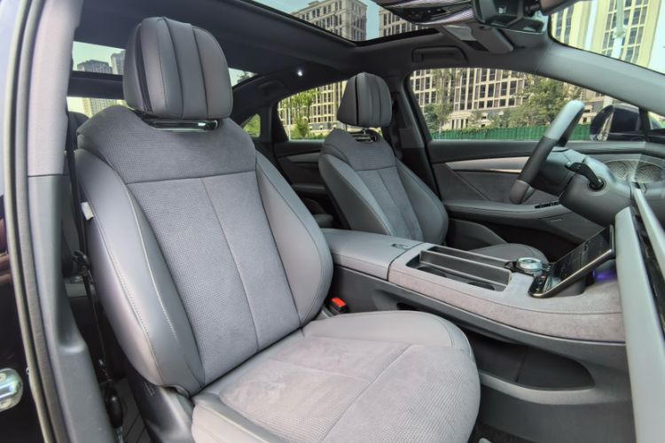 Used VOYAH PASSION 2024 PHEV Four-Wheel Drive Ultra-Long Range Flagship Model Interior 6