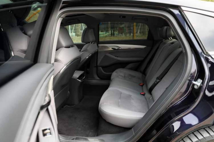 Used VOYAH PASSION 2024 PHEV Four-Wheel Drive Ultra-Long Range Flagship Model Interior 6
