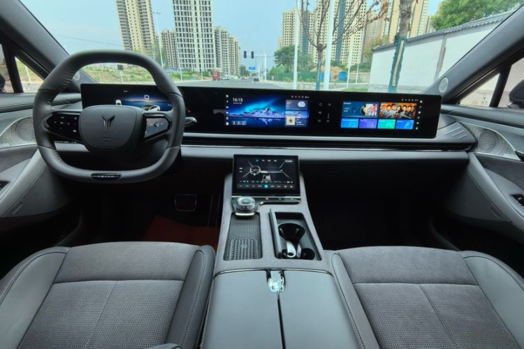 Used VOYAH PASSION 2024 PHEV Four-Wheel Drive Ultra-Long Range Flagship Model Interior 8
