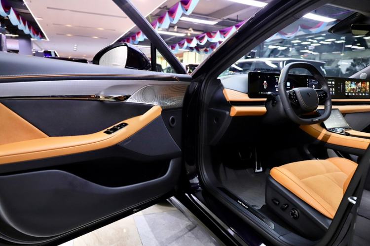 Used VOYAH PASSION 2024 PHEV Four-Wheel Drive Ultra-Long Range Executive Edition Interior 8