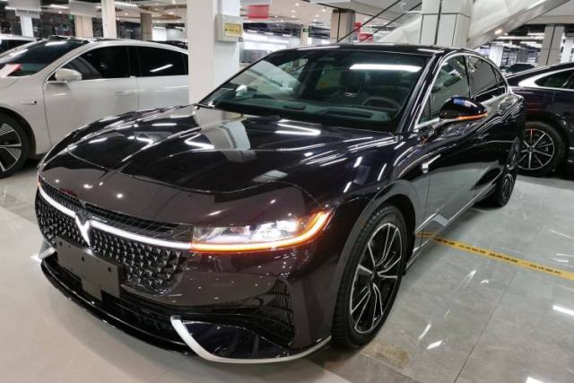 Ojetý VOYAH Light 2024 PHEV Four-Wheel Drive Ultra-Long Range Flagship Model