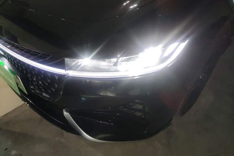 Used VOYAH PASSION 2024 PHEV Four-Wheel Drive Ultra-Long Range Flagship Model Left Front Headlight