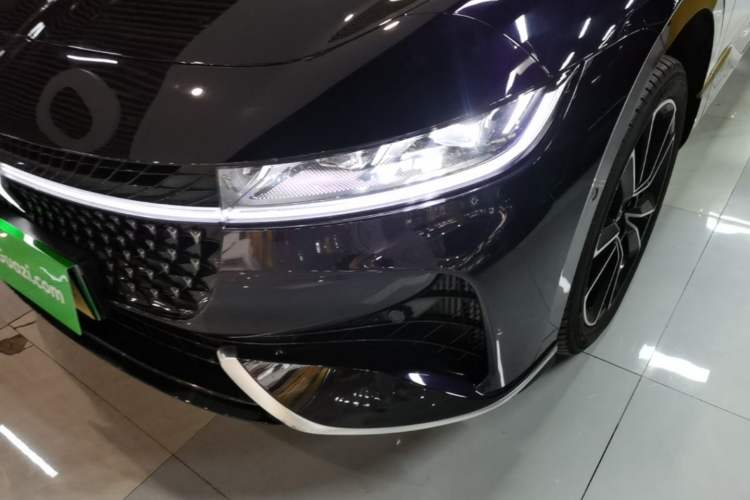 Used VOYAH PASSION 2024 PHEV Four-Wheel Drive Ultra-Long Range Flagship Model Left Front Headlight