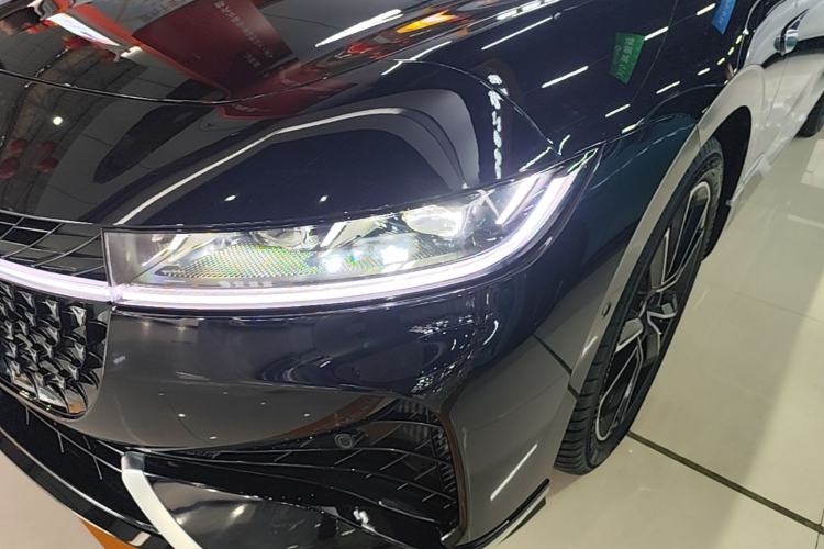 Used VOYAH PASSION 2024 PHEV Four-Wheel Drive Ultra-Long Range Flagship Model Left Front Headlight