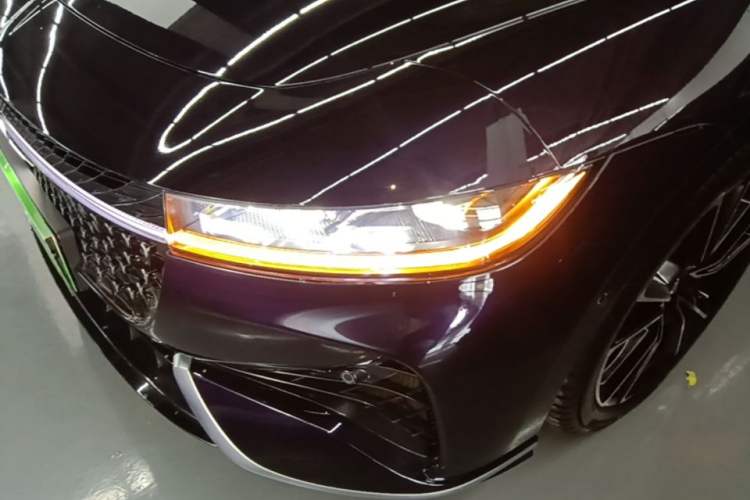 Used VOYAH PASSION 2024 PHEV Four-Wheel Drive Ultra-Long Range Flagship Model Left Front Headlight