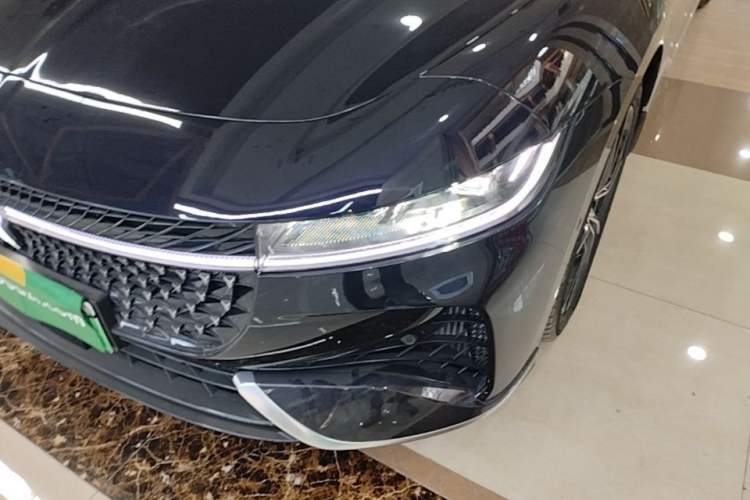 Used VOYAH PASSION 2024 PHEV Four-Wheel Drive Ultra-Long Range Flagship Model Left Front Headlight
