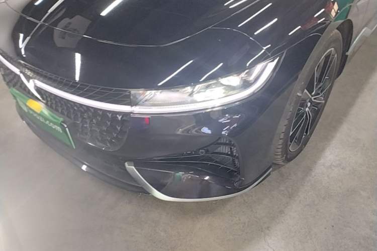 Used VOYAH PASSION 2024 PHEV Four-Wheel Drive Ultra-Long Range Flagship Model Left Front Headlight