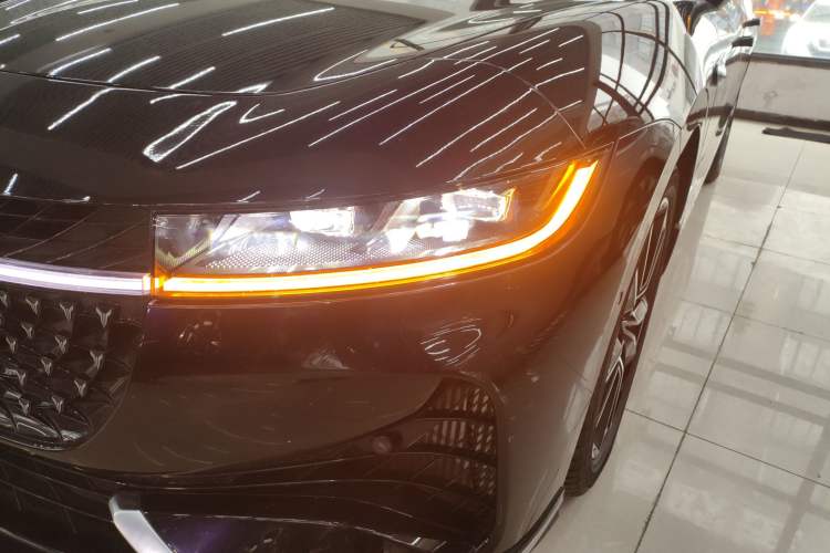 Used VOYAH PASSION 2024 PHEV Four-Wheel Drive Ultra-Long Range Flagship Model Left Front Headlight