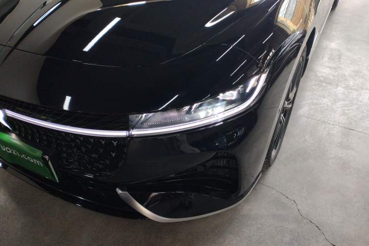 Used VOYAH PASSION 2024 PHEV Four-Wheel Drive Ultra-Long Range Flagship Model Left Front Headlight