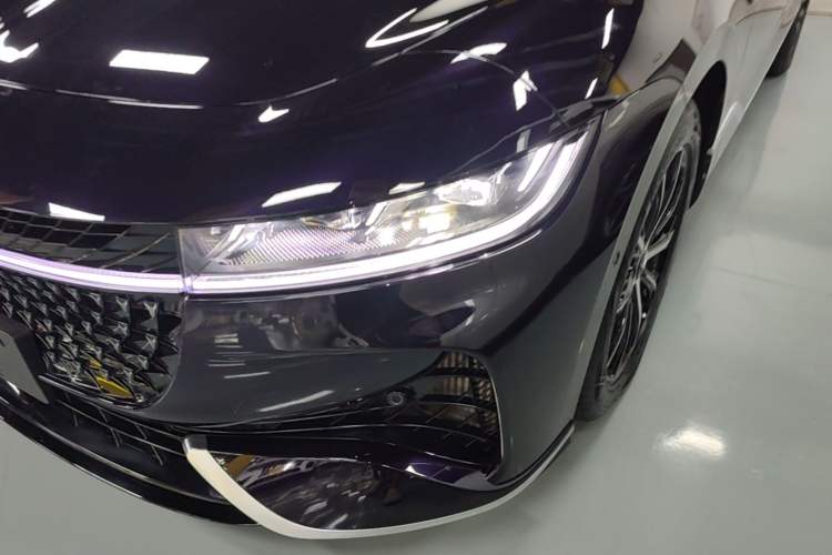 Used VOYAH PASSION 2024 PHEV Four-Wheel Drive Ultra-Long Range Executive Edition Left Front Headlight