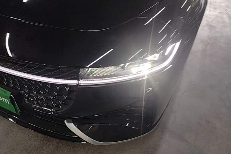 Used VOYAH PASSION 2024 PHEV Four-Wheel Drive Ultra-Long Range Flagship Model Left Front Headlight