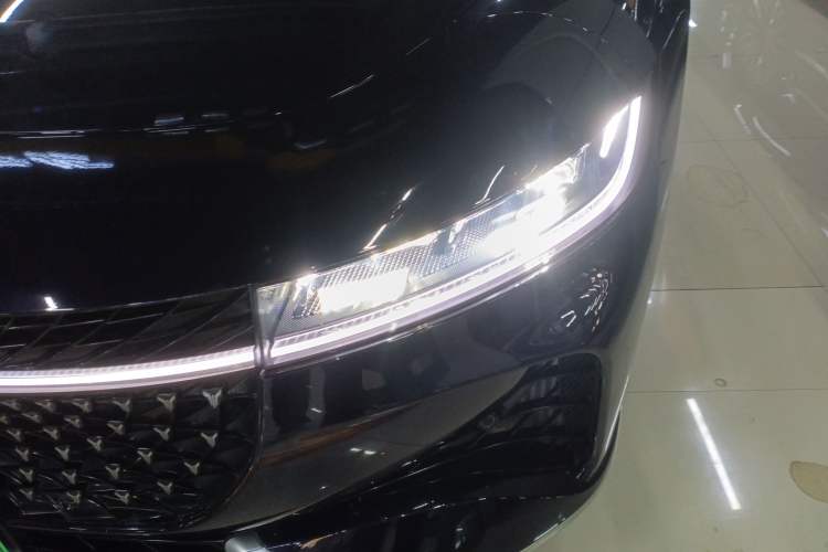 Used VOYAH PASSION 2024 PHEV Four-Wheel Drive Ultra-Long Range Flagship Model Left Front Headlight