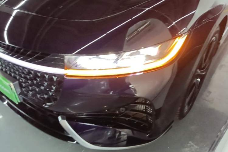 Used VOYAH PASSION 2024 PHEV Four-Wheel Drive Ultra-Long Range Flagship Model Left Front Headlight