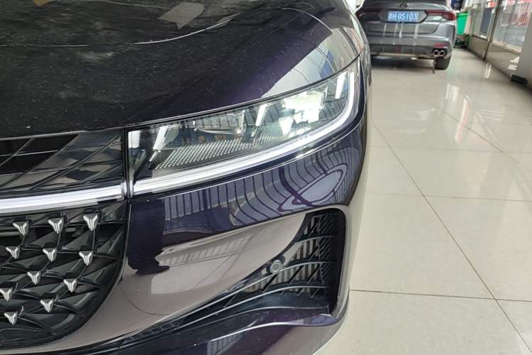 Used VOYAH PASSION 2024 PHEV Four-Wheel Drive Ultra-Long Range Flagship Model Left Front Headlight