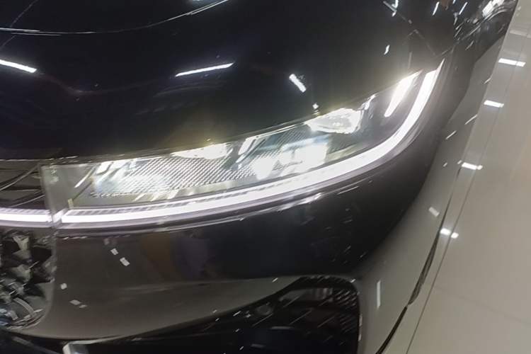 Used VOYAH PASSION 2024 PHEV Four-Wheel Drive Ultra-Long Range Flagship Model Left Front Headlight