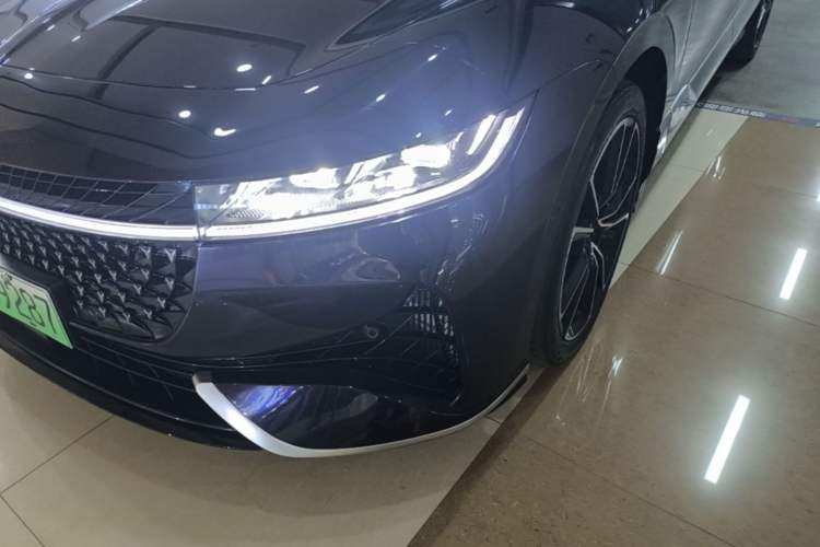 Used VOYAH PASSION 2024 PHEV Four-Wheel Drive Ultra-Long Range Flagship Model Left Front Headlight