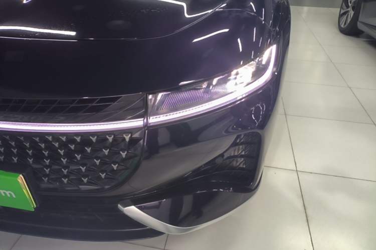 Used VOYAH PASSION 2024 PHEV Four-Wheel Drive Ultra-Long Range Executive Edition Left Front Headlight