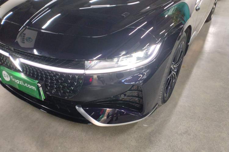 Used VOYAH PASSION 2024 PHEV Four-Wheel Drive Ultra-Long Range Flagship Model Left Front Headlight