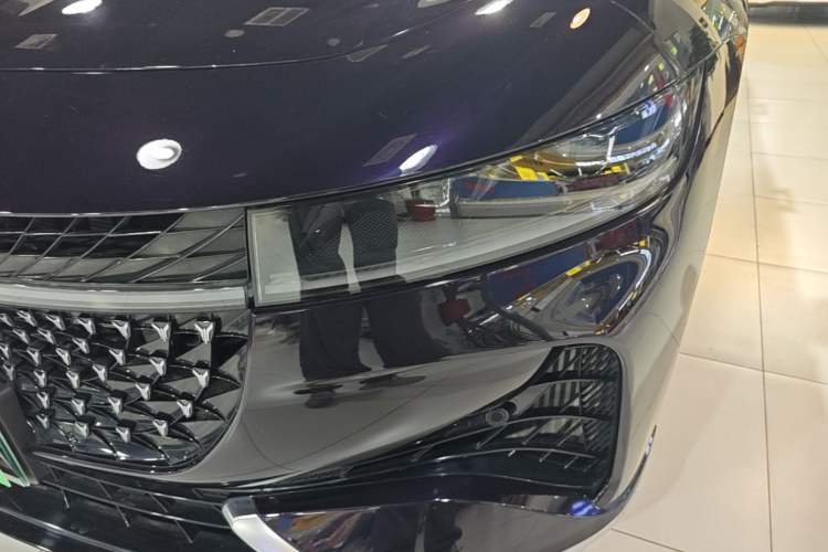 Used VOYAH PASSION 2024 PHEV Four-Wheel Drive Ultra-Long Range Executive Edition Left Front Headlight