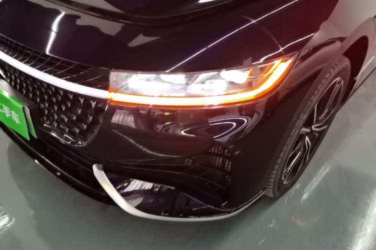 Used VOYAH PASSION 2024 PHEV Four-Wheel Drive Ultra-Long Range Flagship Model Left Front Headlight
