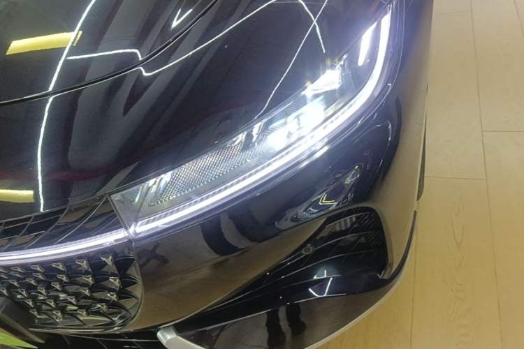 Used VOYAH PASSION 2024 PHEV Four-Wheel Drive Ultra-Long Range Flagship Model Left Front Headlight