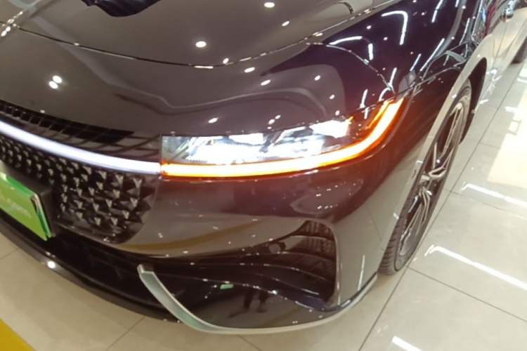 Used VOYAH PASSION 2024 PHEV Four-Wheel Drive Ultra-Long Range Flagship Model Left Front Headlight