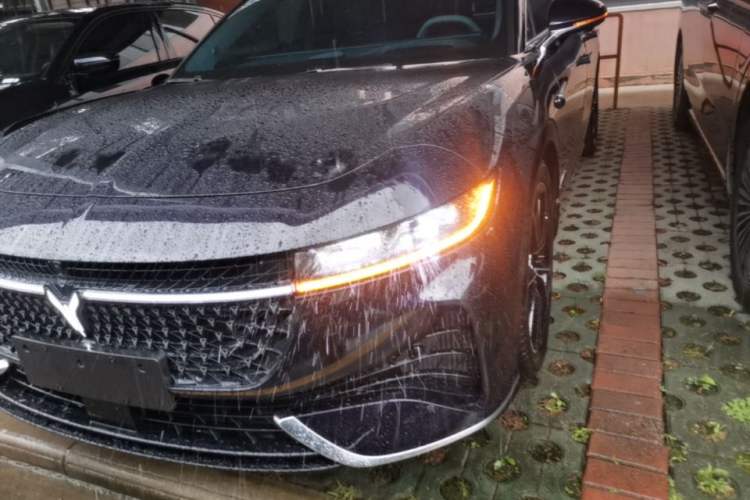 Used VOYAH PASSION 2024 PHEV Four-Wheel Drive Ultra-Long Range Flagship Model Left Front Headlight