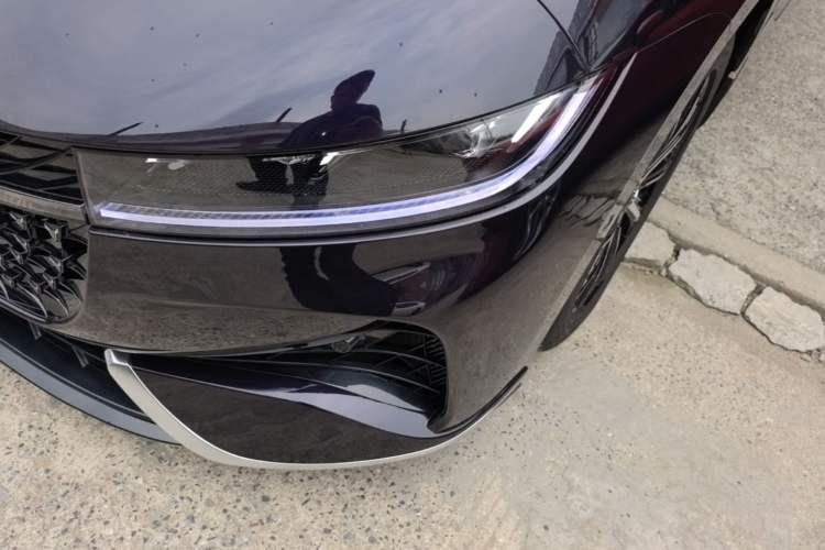 Used VOYAH PASSION 2024 PHEV Four-Wheel Drive Ultra-Long Range Executive Edition Left Front Headlight