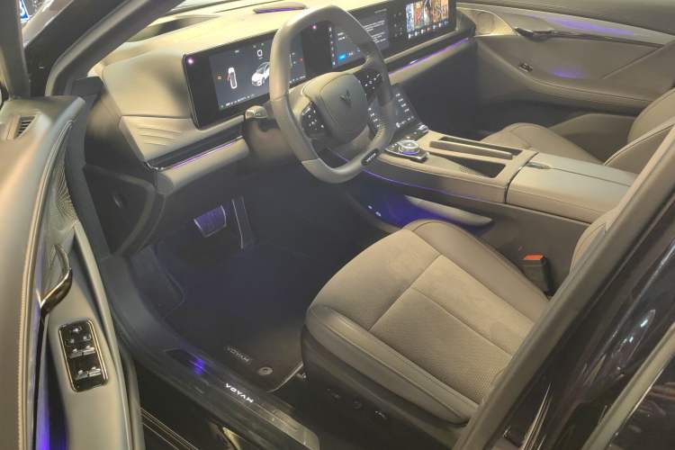 Used VOYAH PASSION 2024 PHEV Four-Wheel Drive Ultra-Long Range Flagship Model Left Front Seat