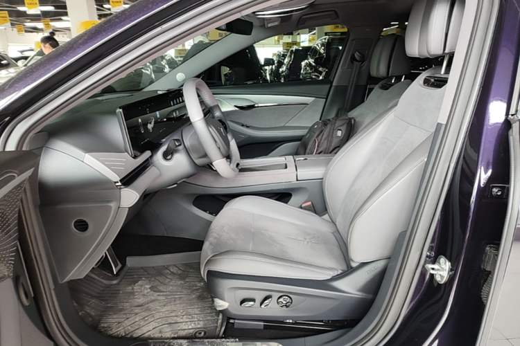 Used VOYAH PASSION 2024 PHEV Four-Wheel Drive Ultra-Long Range Flagship Model Left Front Seat