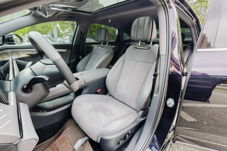 Used VOYAH PASSION 2024 PHEV Four-Wheel Drive Ultra-Long Range Flagship Model Left Front Seat
