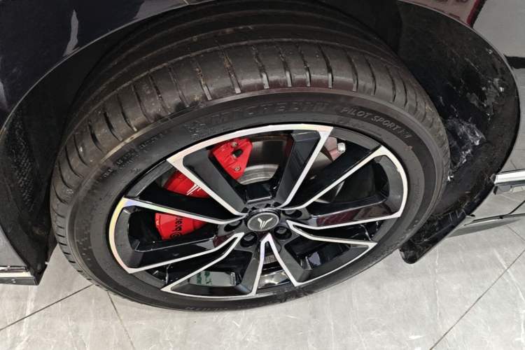 Used VOYAH PASSION 2024 PHEV Four-Wheel Drive Ultra-Long Range Flagship Model Left Front Wheel Hub