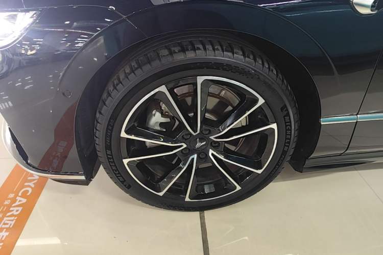Used VOYAH PASSION 2024 PHEV Four-Wheel Drive Ultra-Long Range Flagship Model Left Front Wheel Hub