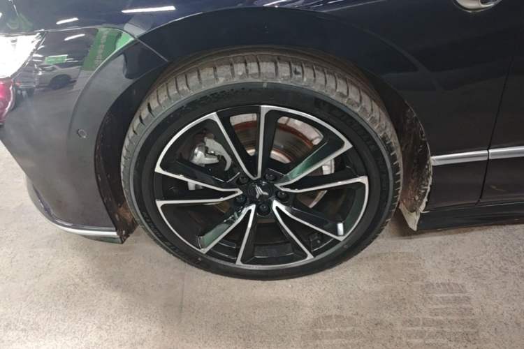 Used VOYAH PASSION 2024 PHEV Four-Wheel Drive Ultra-Long Range Flagship Model Left Front Wheel Hub