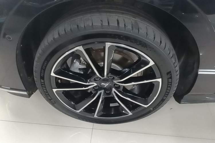 Used VOYAH PASSION 2024 PHEV Four-Wheel Drive Ultra-Long Range Flagship Model Left Front Wheel Hub