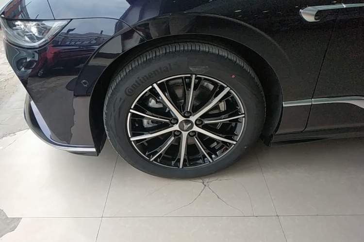 Used VOYAH PASSION 2024 PHEV Four-Wheel Drive Ultra-Long Range Executive Edition Left Front Wheel Hub