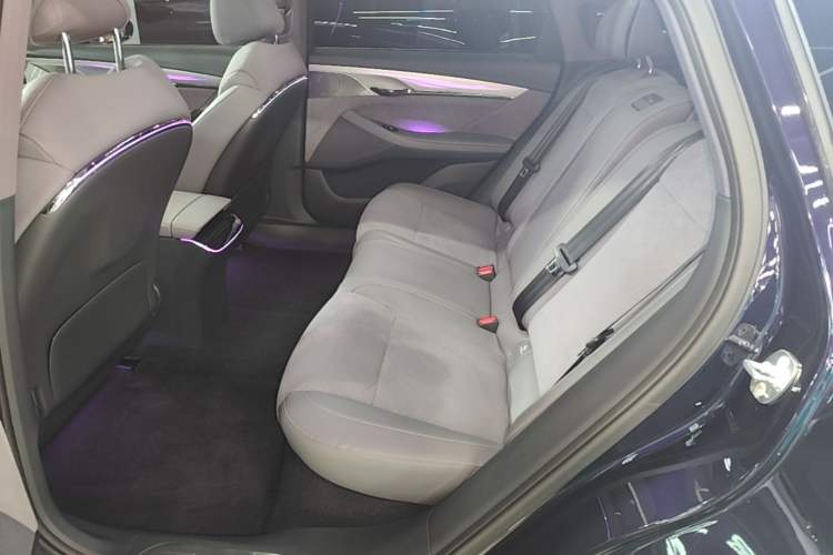 Used VOYAH PASSION 2024 PHEV Four-Wheel Drive Ultra-Long Range Flagship Model Left Rear Seat