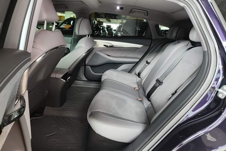 Used VOYAH PASSION 2024 PHEV Four-Wheel Drive Ultra-Long Range Flagship Model Left Rear Seat