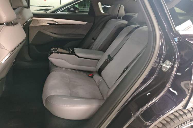 Used VOYAH PASSION 2024 PHEV Four-Wheel Drive Ultra-Long Range Flagship Model Left Rear Seat